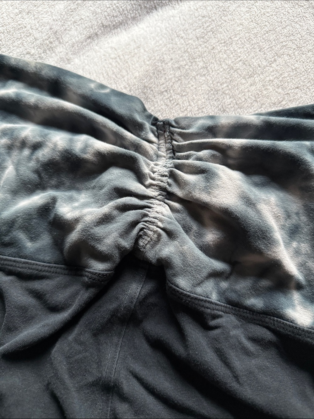 High-Waist Black Leggings with Marble Waistband - Picture 2 of 3